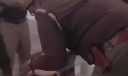 भिवाड़ी अग्निकांड में बड़ा एक्शन: 7 मजदूरों की मौत के बाद फैक्ट्री मालिक हिरासत में, पुलिस हेड कांस्टेबल का भाई निकला आरोपी; एक और अवैध गोदाम सीज भिवाड़ी अग्निकांड में बड़ा एक्शन: 7 मजदूरों की मौत के बाद फैक्ट्री मालिक हिरासत में, पुलिस हेड कांस्टेबल का भाई निकला आरोपी; एक और अवैध गोदाम सीज