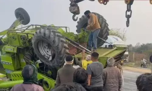 भीलवाड़ा-अजमेर हाईवे पर भीषण एक्सीडेंट: अनियंत्रित ट्रक ने कंबाइन हार्वेस्टर को पीछे से मारी जोरदार टक्कर, दो युवक मशीन में फंसे, हालत गंभीर