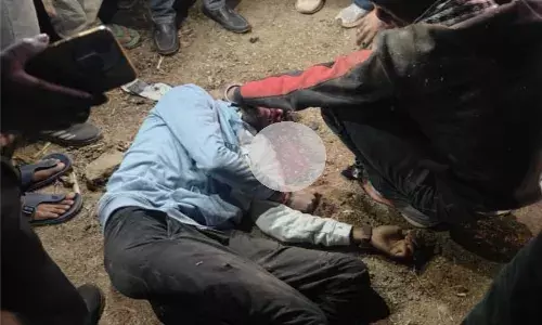 बिजौलिया में भीषण सड़क हादसा: अज्ञात वाहन की टक्कर से एक युवक की मौत, तीन गंभीर घायल बिजौलिया में भीषण सड़क हादसा: अज्ञात वाहन की टक्कर से एक युवक की मौत, तीन गंभीर घायल