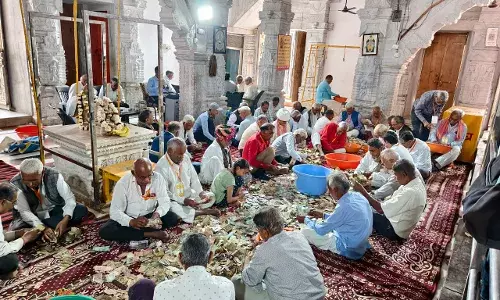 आस्था की अटूट चमक, कोटड़ी श्याम के दानपात्र से निकली 9 किलो चांदी और 48 लाख नकदी आस्था की अटूट चमक, कोटड़ी श्याम के दानपात्र से निकली 9 किलो चांदी और 48 लाख नकदी