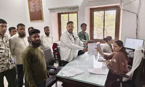 श्रमिकों के बच्चों की स्कॉलरशिप समस्या को लेकर दिया ज्ञापन श्रमिकों के बच्चों की स्कॉलरशिप समस्या को लेकर दिया ज्ञापन