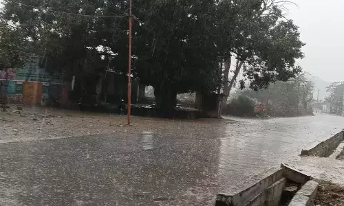 बनेड़ा में बिगड़ा मौसम, तेज हवा–बारिश के साथ गिरे ओले किसानों की बढ़ी चिंता बनेड़ा में बिगड़ा मौसम, तेज हवा–बारिश के साथ गिरे ओले किसानों की बढ़ी चिंता