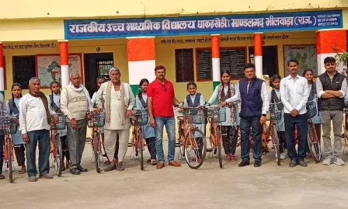 25 बालिकाओं को निःशुल्क साईकिल वितरण की 25 बालिकाओं को निःशुल्क साईकिल वितरण की