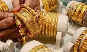 सर्राफा बाजार: सोना-चांदी की कीमतों में उछाल, चांदी पहुंची ₹2.41 लाख के पार सर्राफा बाजार: सोना-चांदी की कीमतों में उछाल, चांदी पहुंची ₹2.41 लाख के पार