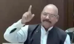 राजस्थान विधानसभा में बजट पर छिड़ा बेटा-बेटी विवाद: BJP विधायक के बयान पर कांग्रेस का हंगामा राजस्थान विधानसभा में बजट पर छिड़ा बेटा-बेटी विवाद: BJP विधायक के बयान पर कांग्रेस का हंगामा