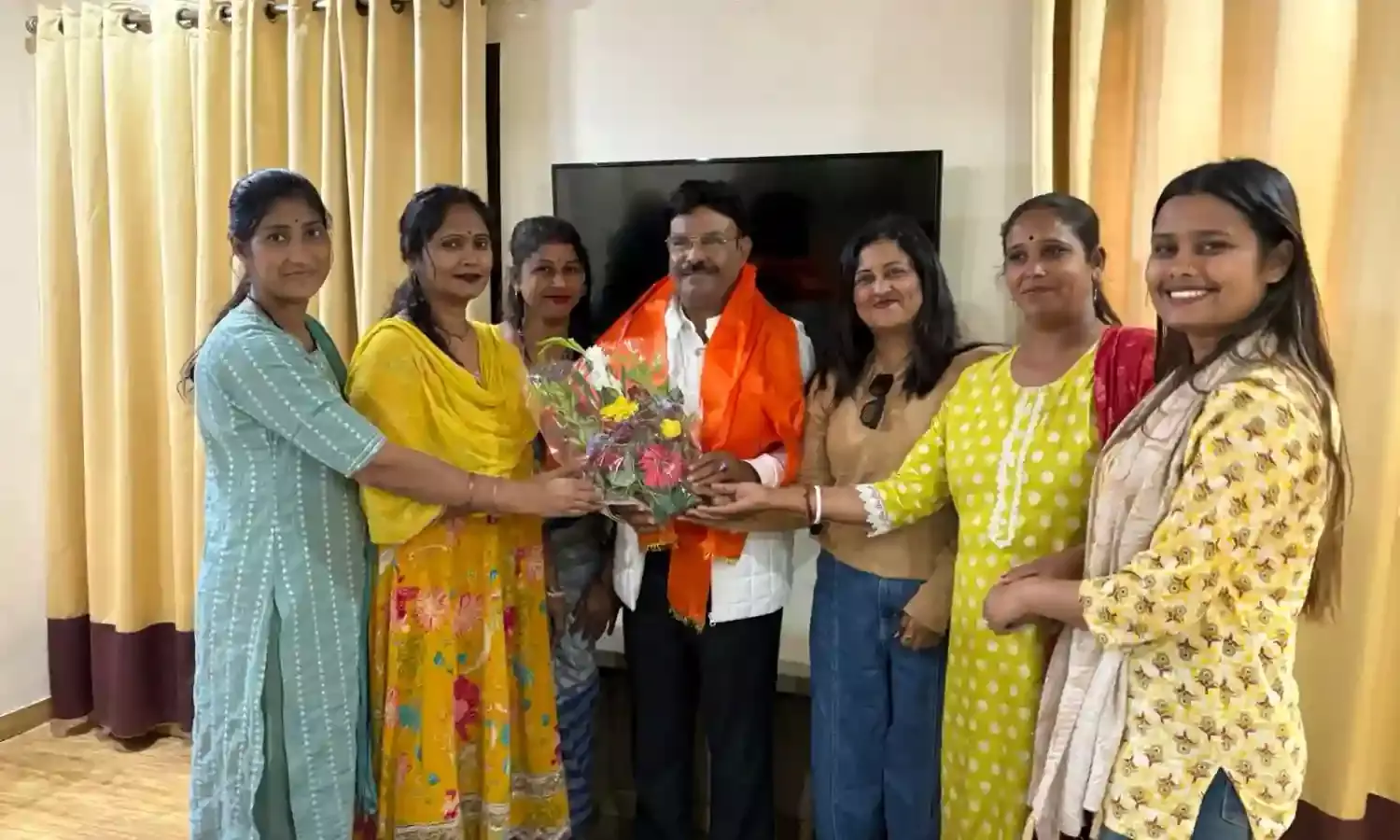 पूर्वांचल जन चेतना समिति ट्रस्ट के पदाधिकारी ने किया पूर्व केंद्रीय मंत्री का स्वागत