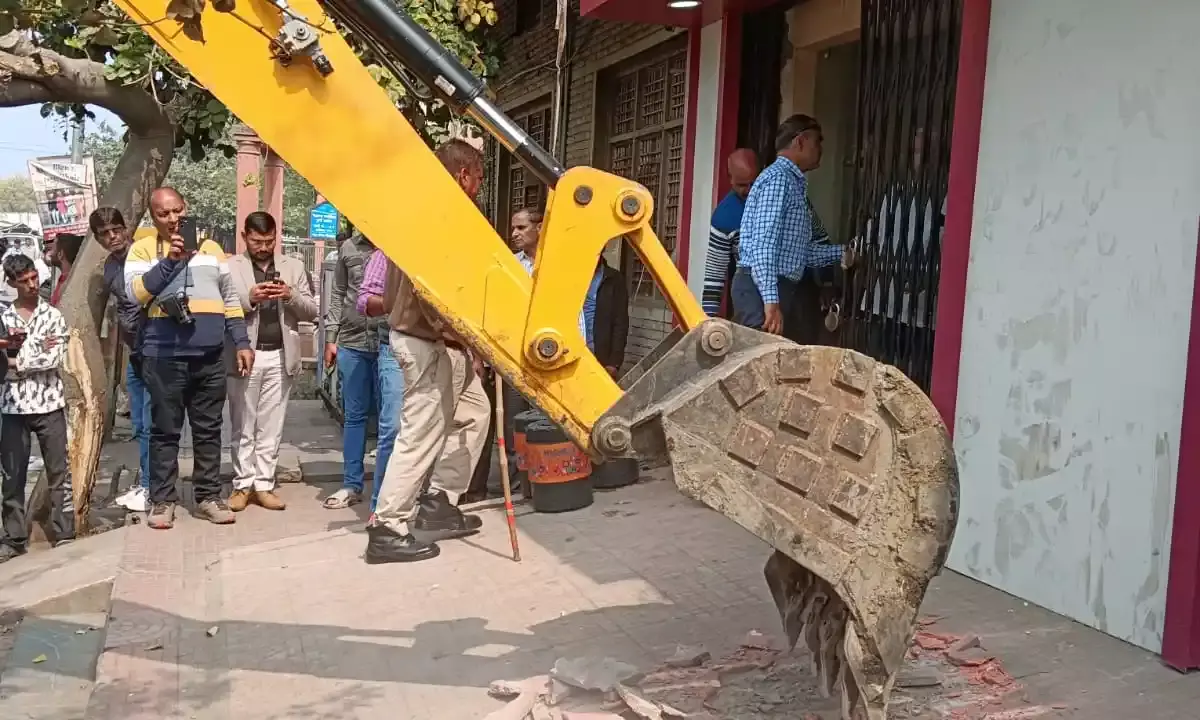 श्री गेस्ट हाउस से माणिक्य नगर रोड तक हटाया गया अतिक्रमण