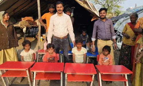 राजस्थान जन मंच ने गरीब बच्चों को बांटी टेबल-कुर्सी, शिक्षा के प्रति जगाई अलख राजस्थान जन मंच ने गरीब बच्चों को बांटी टेबल-कुर्सी, शिक्षा के प्रति जगाई अलख