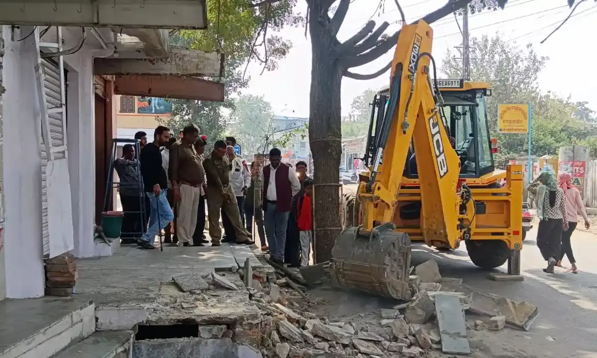 नगर निगम का सख्त एक्शन: 62 किलो सिंगल यूज प्लास्टिक जब्त, 55 दुकानों के बाहर से हटा अतिक्रमण नगर निगम का सख्त एक्शन: 62 किलो सिंगल यूज प्लास्टिक जब्त, 55 दुकानों के बाहर से हटा अतिक्रमण