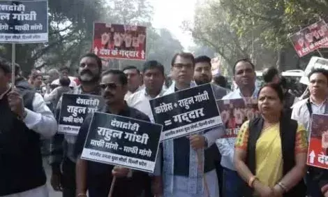 भाजपा का देशभर में कांग्रेस के खिलाफ प्रदर्शन, राहुल गांधी पर निशाना, द‍िखाये काले झण्‍डे