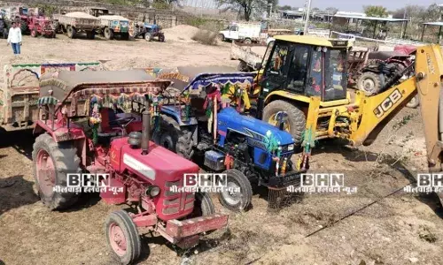 रायपुर थाना क्षेत्र में अवैध खनन पर बड़ी कार्रवाई, कोठारी नदी से 2 ट्रैक्टर व जेसीबी जब्त