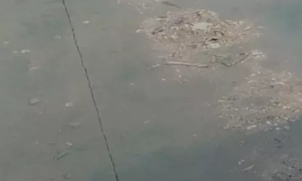 सड़क पर ‘सीवर झील’ और जिम्मेदार मौन! पीथाकाखेड़ा में PWD की लापरवाही से लोगों का फूटा गुस्सा