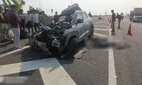 दिल्ली-मुंबई एक्सप्रेसवे पर भीषण हादसा, ट्रक में घुसी कार से चार लोगों की दर्दनाक मौत