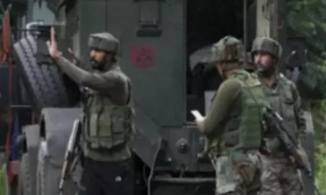 रॉकेट हमले में तीन पाकिस्तानी आतंकी ढेर, खोजी कुत्ते पर हमले के बाद सेना का सॉलिड शॉट रॉकेट हमले में तीन पाकिस्तानी आतंकी ढेर, खोजी कुत्ते पर हमले के बाद सेना का सॉलिड शॉट