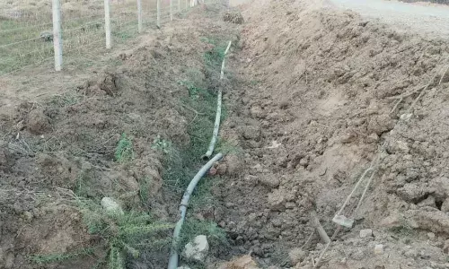 गर्मी की दस्तक से पहले ही खामोर अंचल में पेयजल संकट गहराया