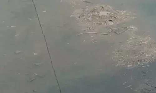 सड़क पर ‘सीवर झील’ और जिम्मेदार मौन! पीथाकाखेड़ा में PWD की लापरवाही से लोगों का फूटा गुस्सा