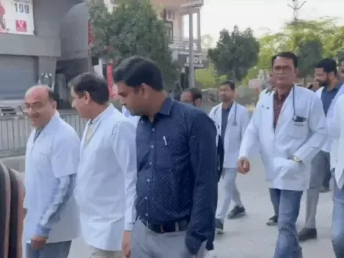 जिला अस्पताल में मरीज की मौत के बाद हंगामा, डॉक्टरों की सांकेतिक हड़ताल