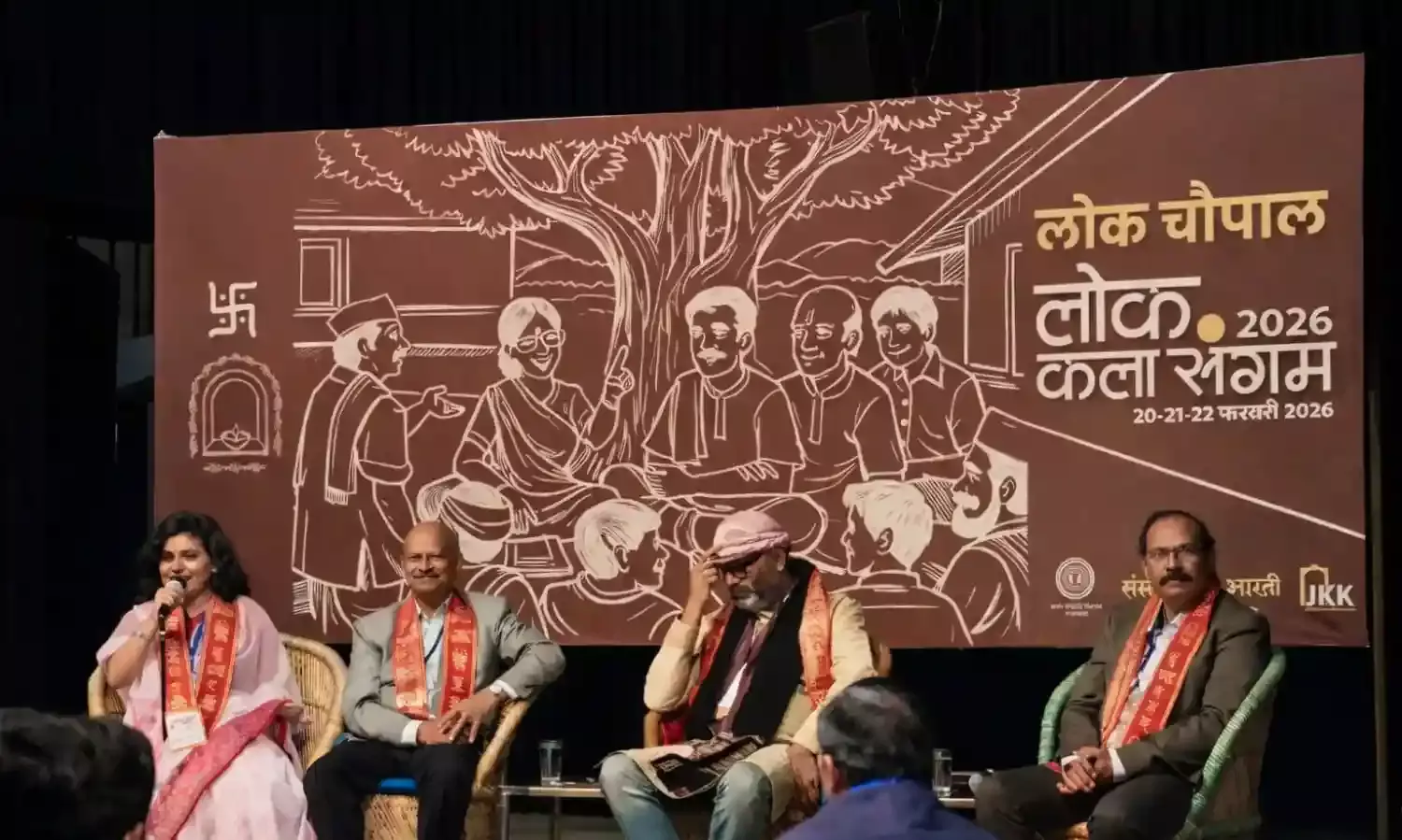 राजस्थान की रेत का रूखापन आदमी को पानीदार बनाता है और झीलों में पानी नहीं वीरों की कहानियां तैरती है- चेतन औदिच्य