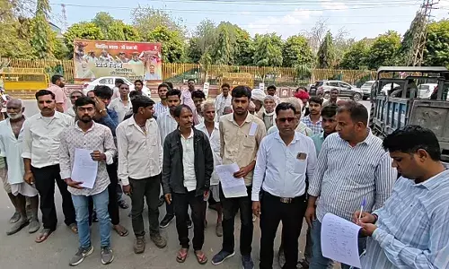 चारागाह भूमि पर जरायम पेशा जाति का कब्जा, अवैध शराब और अश्लील हरकतों से ग्रामीण त्रस्त, कलेक्टर से गुहार