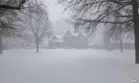 बर्फीले तूफान से ठप हुआ अमेरिका: न्यूयॉर्क-न्यू जर्सी में इमरजेंसी, भारी बिजली संकट बर्फीले तूफान से ठप हुआ अमेरिका: न्यूयॉर्क-न्यू जर्सी में इमरजेंसी, भारी बिजली संकट