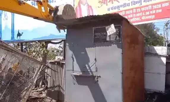 मुरली विलास रेलवे फाटक से कंट्रोल रूम तक अतिक्रमण हटाया