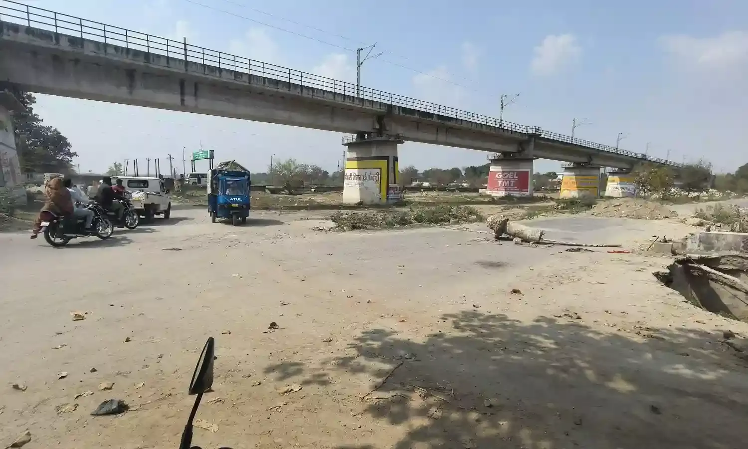 गुलाबपुरा में PWD की सड़कों व पुलिया की जर्जर हालत पर गुलाबपुरा निवर्तमान पालिका अध्यक्ष सुमित काल्या ने जताई नाराज़गी