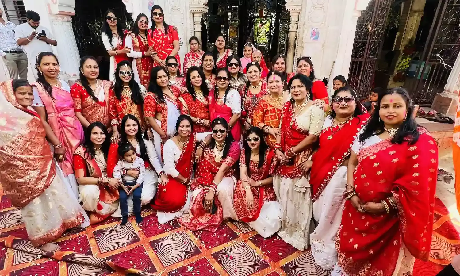 रायला में फाग की मस्ती: माहेश्वरी महिला मंडल ने चारभुजा नाथ संग खेली फूलों की होली