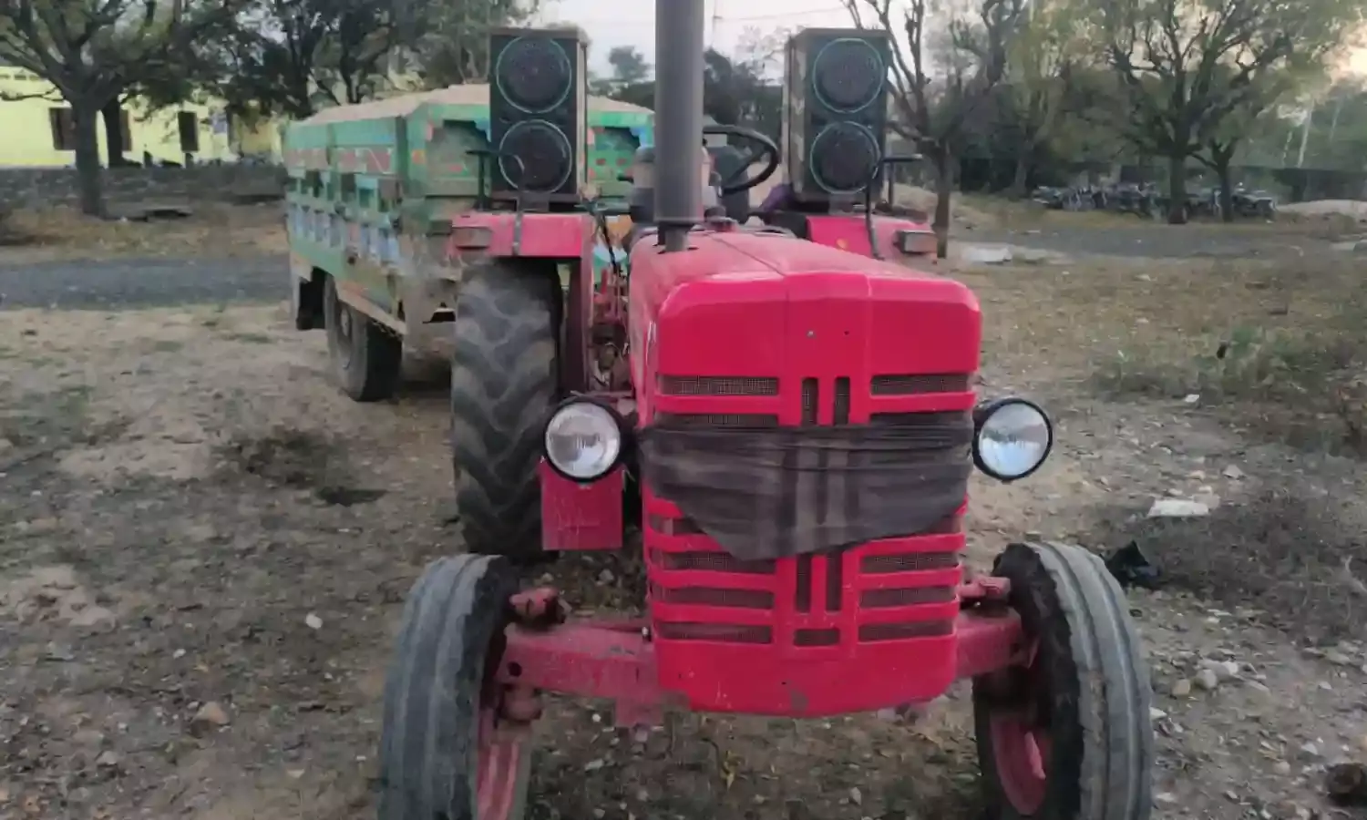 बजरी से भरी ट्रैक्टर-ट्रॉली जब्त, माफियाओं में मचा हड़कंप