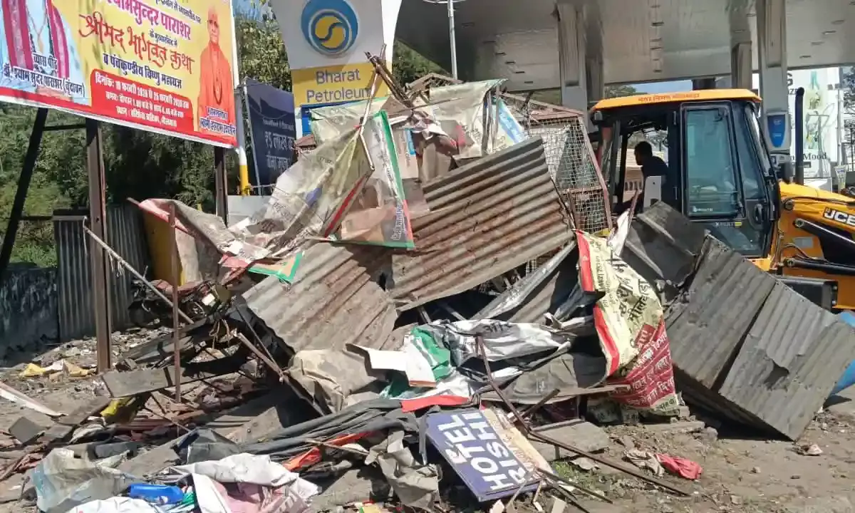 22 किलो प्लास्टिक जब्त, अतिक्रमण पर चला पीला पंजा और लाखों की वसूली 22 किलो प्लास्टिक जब्त, अतिक्रमण पर चला पीला पंजा और लाखों की वसूली