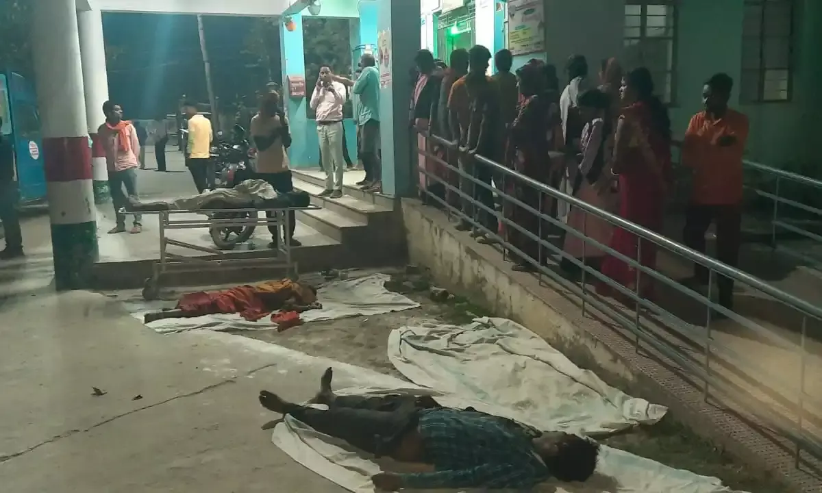 बिहार के भागलपुर में दर्दनाक हादसा: बस की टक्कर के बाद ट्रक ने मजदूरों को रौंदा, 6 की मौत बिहार के भागलपुर में दर्दनाक हादसा: बस की टक्कर के बाद ट्रक ने मजदूरों को रौंदा, 6 की मौत