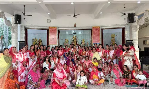 बाबा धाम मंदिर में महिला मंडल का भव्य फाग उत्सव आयोजित