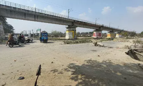 गुलाबपुरा में PWD की सड़कों व पुलिया की जर्जर हालत पर गुलाबपुरा निवर्तमान पालिका अध्यक्ष सुमित काल्या ने जताई नाराज़गी