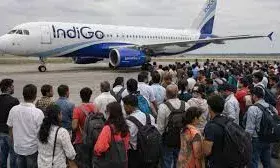 इंडिगो की फ्लाइट में 5 घंटे फंसे रहे 200 यात्री इंडिगो की फ्लाइट में 5 घंटे फंसे रहे 200 यात्री