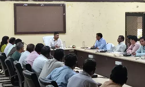 सड़क तोड़ने वालों की अब खैर नहीं, निगम की ढिलाई पर जताई नाराजगी