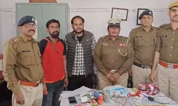 ट्रेन में छूटा 10 लाख के गहनों से भरा बैग 6 घंटे में मिला, यात्री के चेहरे पर लौटी मुस्कान