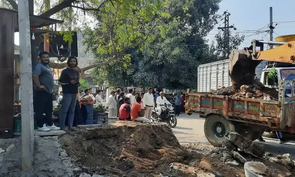 बनेड़ा में नगर पालिका का चला पीला पंजा, अतिक्रमण हटने से निखरा पथवारी चौराहा और गुलाबपुरा रोड बनेड़ा में नगर पालिका का चला पीला पंजा, अतिक्रमण हटने से निखरा पथवारी चौराहा और गुलाबपुरा रोड