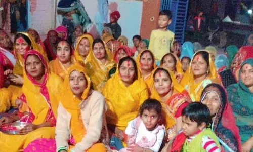 देवनारायण मंदिर में फागोत्सव की धूम, भजनों की स्वर लहरियों पर झूमीं महिलाएँ