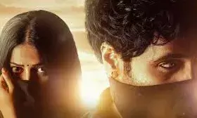 फिल्म ‘डकैत’ के प्रमोशन का आगाज़; अभिनेता अड़ीवी शेष ने भद्रकाली मंदिर में टेका मत्था