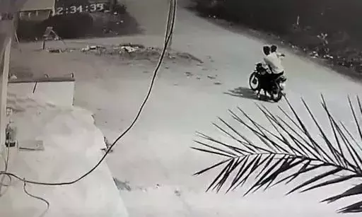 जगपुरा में दिनदहाड़े बाइक चोरी, सीसीटीवी में कैद हुई वारदात जगपुरा में दिनदहाड़े बाइक चोरी, सीसीटीवी में कैद हुई वारदात