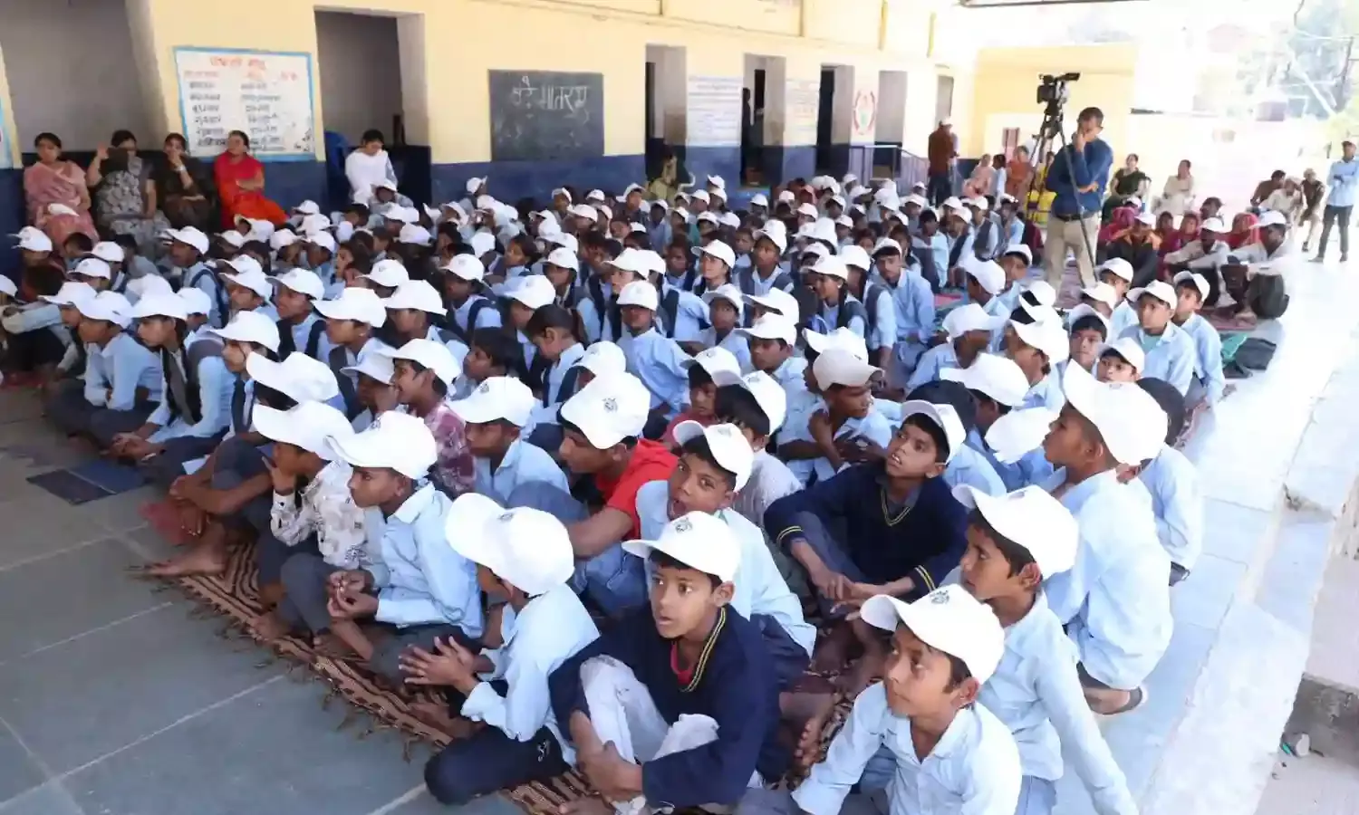 पंच गौरव योजना के तहत उंदरी में महुआ महोत्सव, जन जागरूकता के साथ पौध वितरण