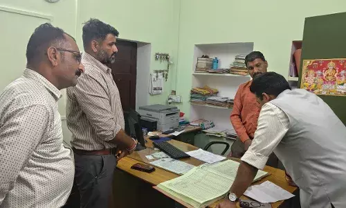 कलक्टर का एक्शन मोड: चंदेरिया थाना और सरकारी दफ्तरों का निरीक्षण, दिए सुशासन के निर्देश