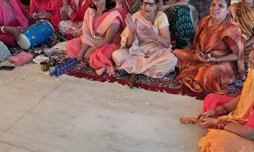 फागुन ग्यारस पर राधा-कृष्ण मंदिर में भक्ति और फाग का रंगारंग उत्सव