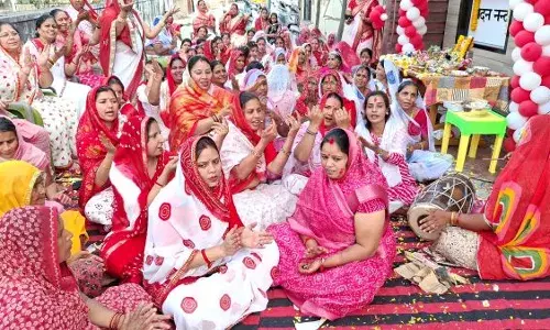 आज ब्रज में होरी रे रसिया के जयकारों के साथ महिलाओं ने हर्षोल्लास से मनाया फागोत्सव