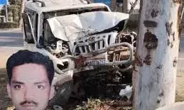 अनियंत्रित होकर पेड़ से टकराई कार; RAC जवान की मौके पर ही मौत