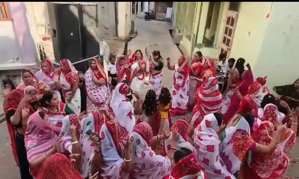 फागोत्सव में राधा-कृष्ण संग सखियों ने खेली होली, फाग गीतों पर मचाया धमाल फागोत्सव में राधा-कृष्ण संग सखियों ने खेली होली, फाग गीतों पर मचाया धमाल