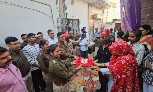 खाकी ने निभाया रिश्तों का फर्ज: पुलिसकर्मियों ने सफाई कर्मचारी की बेटी के विवाह में भरा मायरा