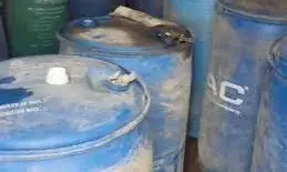 हाईवे की होटल पर दबिश, 80 ड्रम केमिकल जब्त