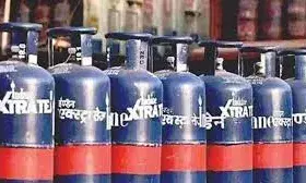 होली से पहले महंगाई का झटका: राजस्थान में कमर्शियल गैस सिलेंडर ₹27.50 महंगा, घरेलू उपभोक्ताओं को राहत होली से पहले महंगाई का झटका: राजस्थान में कमर्शियल गैस सिलेंडर ₹27.50 महंगा, घरेलू उपभोक्ताओं को राहत