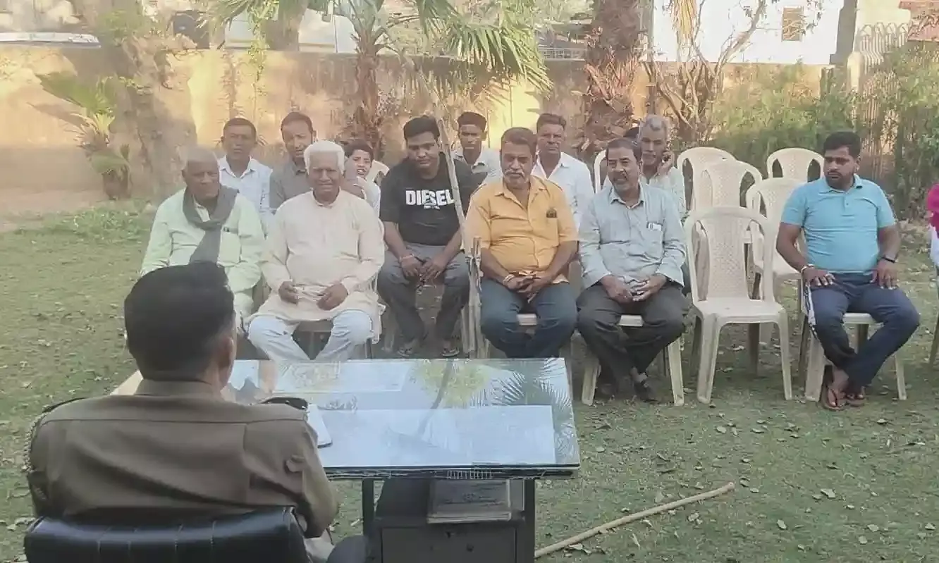 सीएलजी की बैठक में उठी छाया चौराहे की समस्या, शांतिपूर्ण त्योहार की अपील