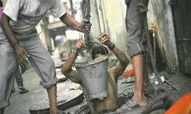 कोहराम: सेप्टिक टैंक की जहरीली गैस ने ली एक ही परिवार के चार सदस्यों की जान५ दिन पहले हुई थी शादी कोहराम: सेप्टिक टैंक की जहरीली गैस ने ली एक ही परिवार के चार सदस्यों की जान५ दिन पहले हुई थी शादी